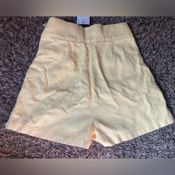 Quzu, light yellow cute buckle pleated shorts, size small - Picture 3 of 5